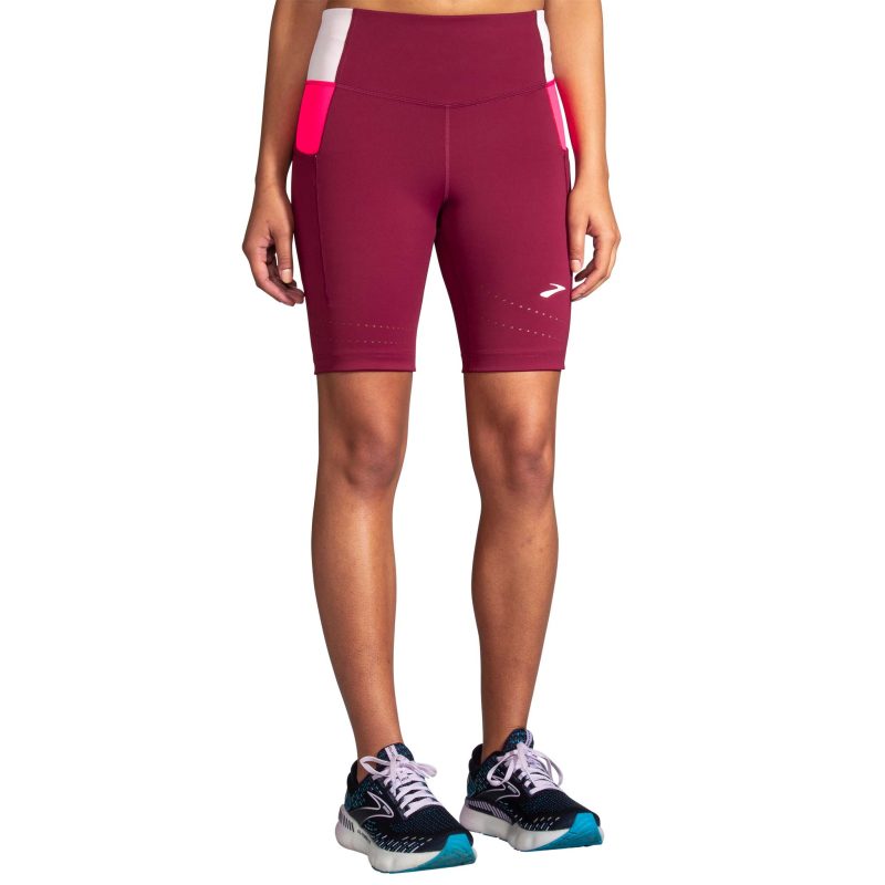 Front view of a model wearing a pair of Brooks Women's Method 8" Short Tights (7778555363490)