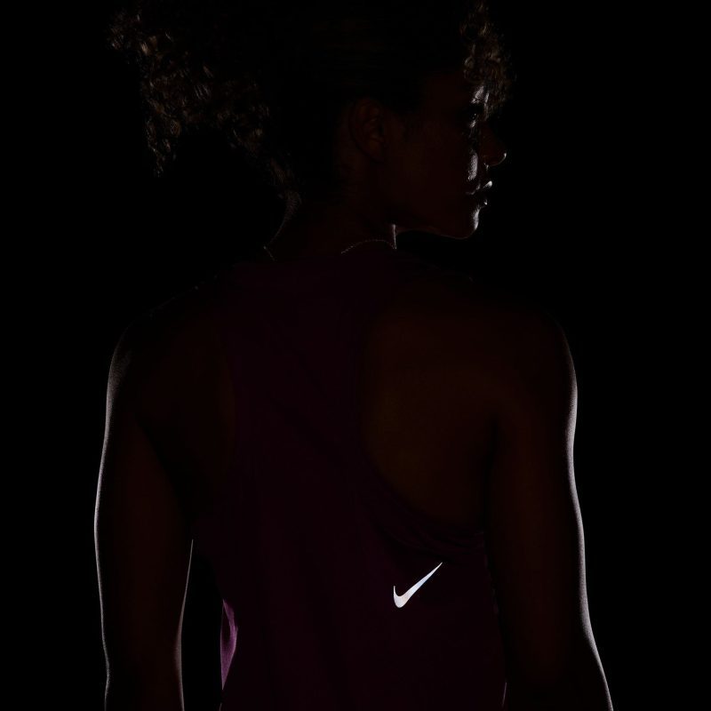 DD5940 518 W Nike Dri FITRaceRunningSinglet back reflective detail