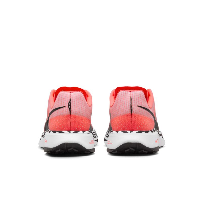 DX1978 600 M NikeUltraflyTrail pair heel view