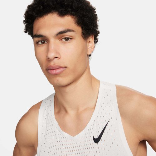 FN4231 121 M Nike Dri FITADVAeroswiftSinglet frontdetail