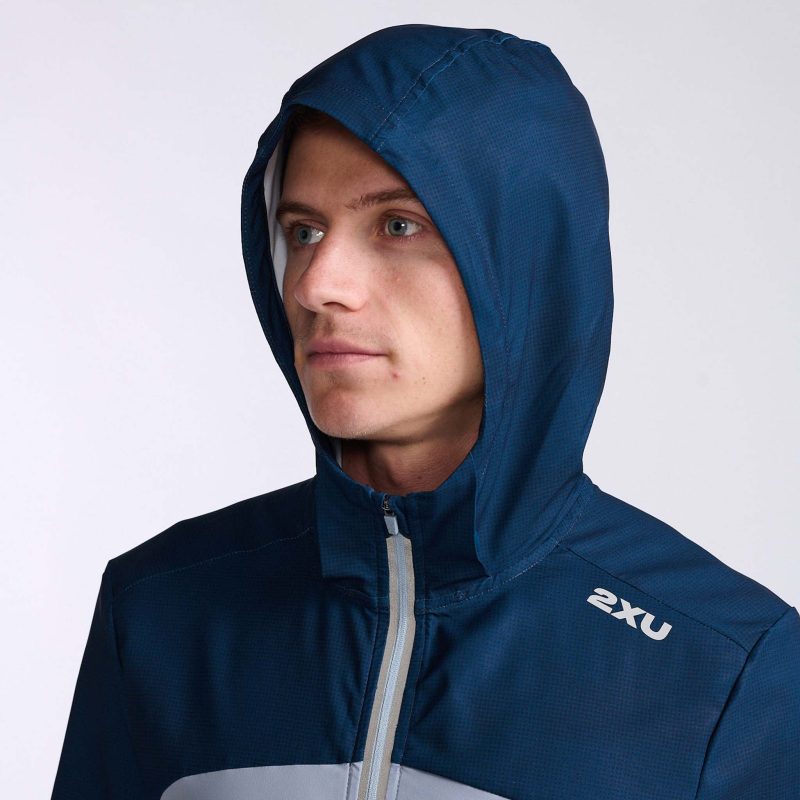 MR6858aHTCWTV M 2XU AeroJacket hood