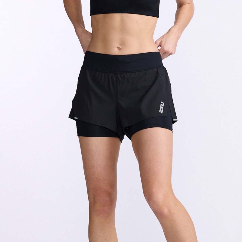 Front view of women's 2xu aero 2in1 4 inch short in black (7511225041058)